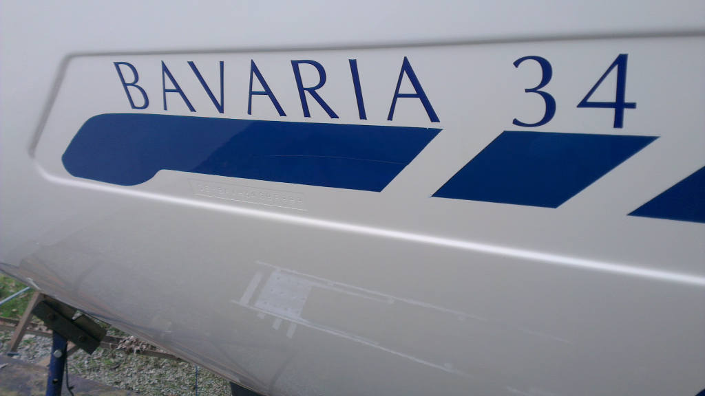 Bavaria34-Polieren-Steuerbord-Bordwand-achtern